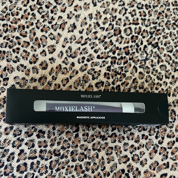 NWT MoxieLash Magnetic Applicator - Picture 2 of 4